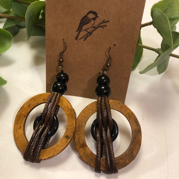 Round wood and black earrings. Statement earrings - Picture 3 of 6